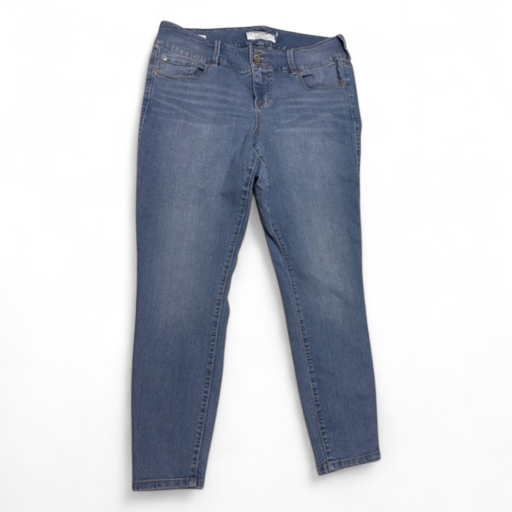 Torrid Skinny Jeans Size 16R Light Wash Stretch Jegging Mid Rise Denim Womens - Picture 1 of 11